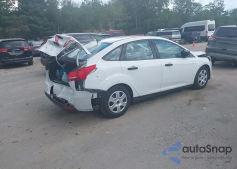 2016 Ford Focus S z USA, uszkodzony, nr VIN 1FADP3E21GL375449